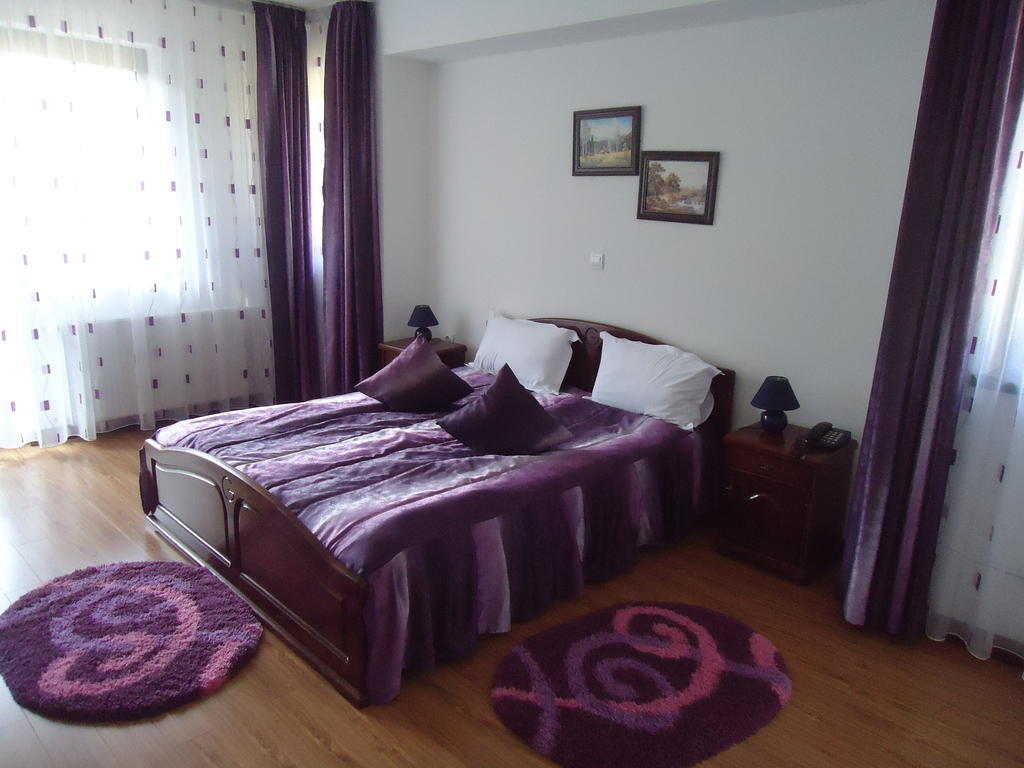 Pensiunea Geona Poiana Teiului Chambre photo