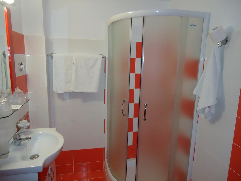 Pensiunea Geona Poiana Teiului Chambre photo